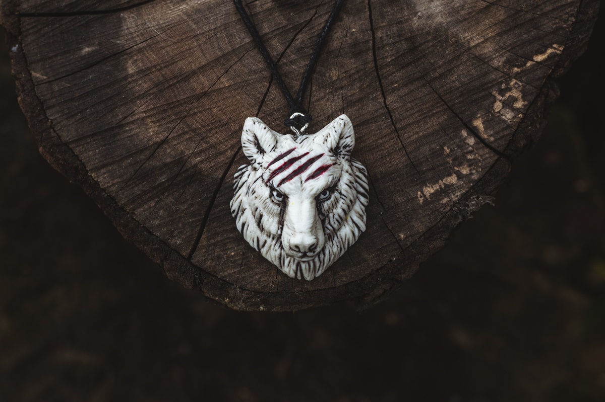 Wisiorek Wilk na sznurku