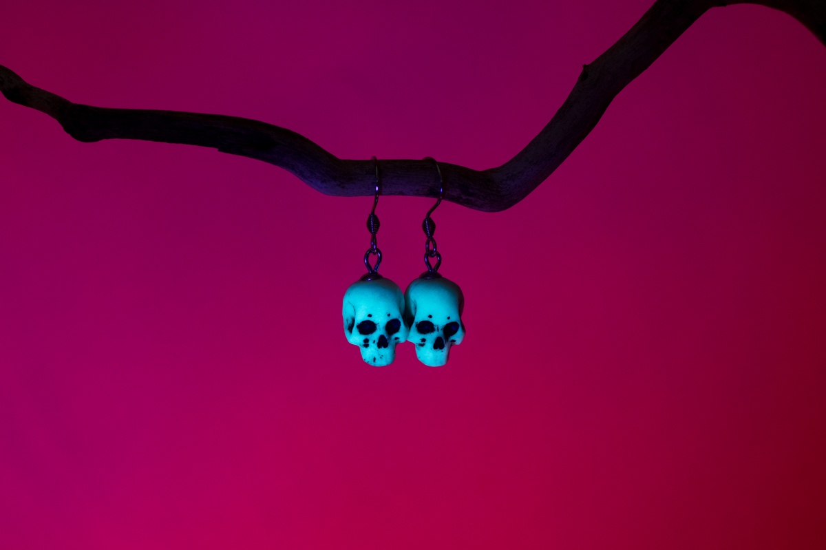 Kolczyki Scull - kolczyki czaszki z luminoforą – biżuteria na Halloween
