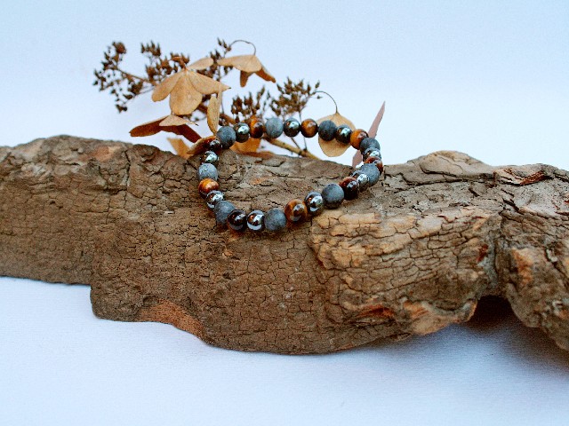 Bransoletka z labradorytu, hematytu i oka tugrysa