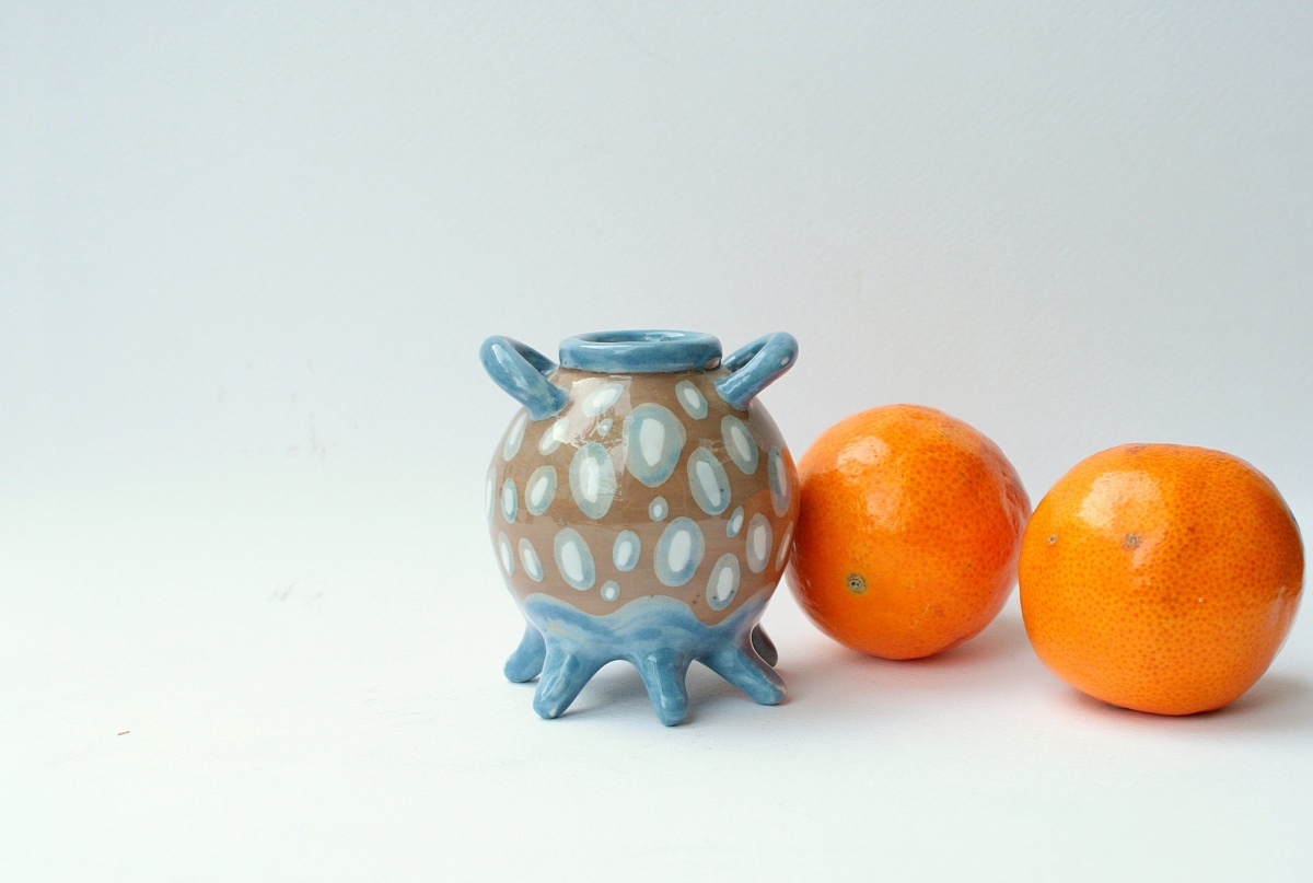 Doniczka mini ceramiczna handmade – subtelna dekoracja z duszą