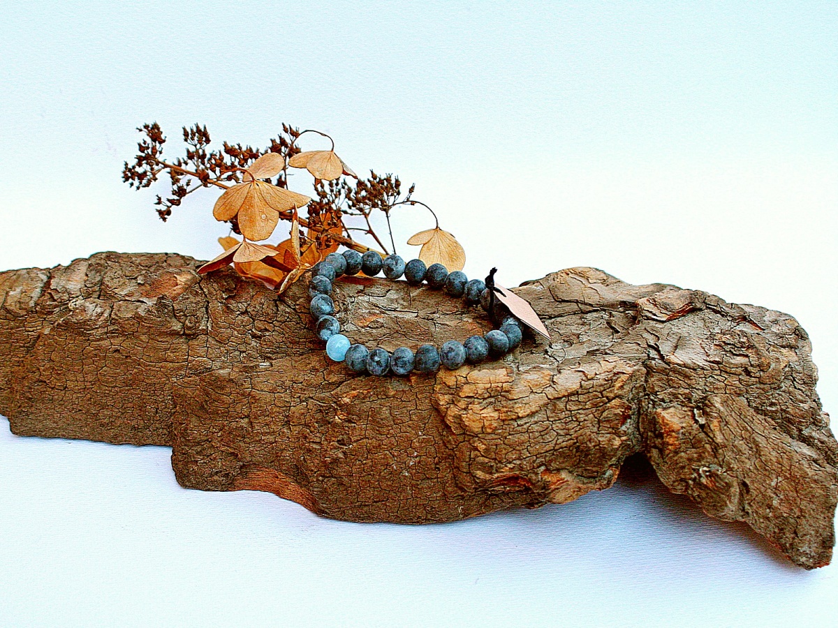 Bransoletka z labradorytu i akwamarynu – tajemnica i harmonia