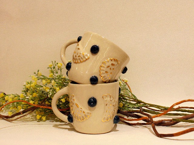  Ręcznie robiony kubek z pierogami oraz jagodami